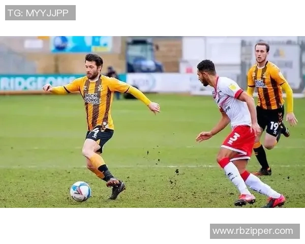 什鲁斯与沃尔索尔的激烈对决揭示英甲联赛的竞争魅力与战术较量